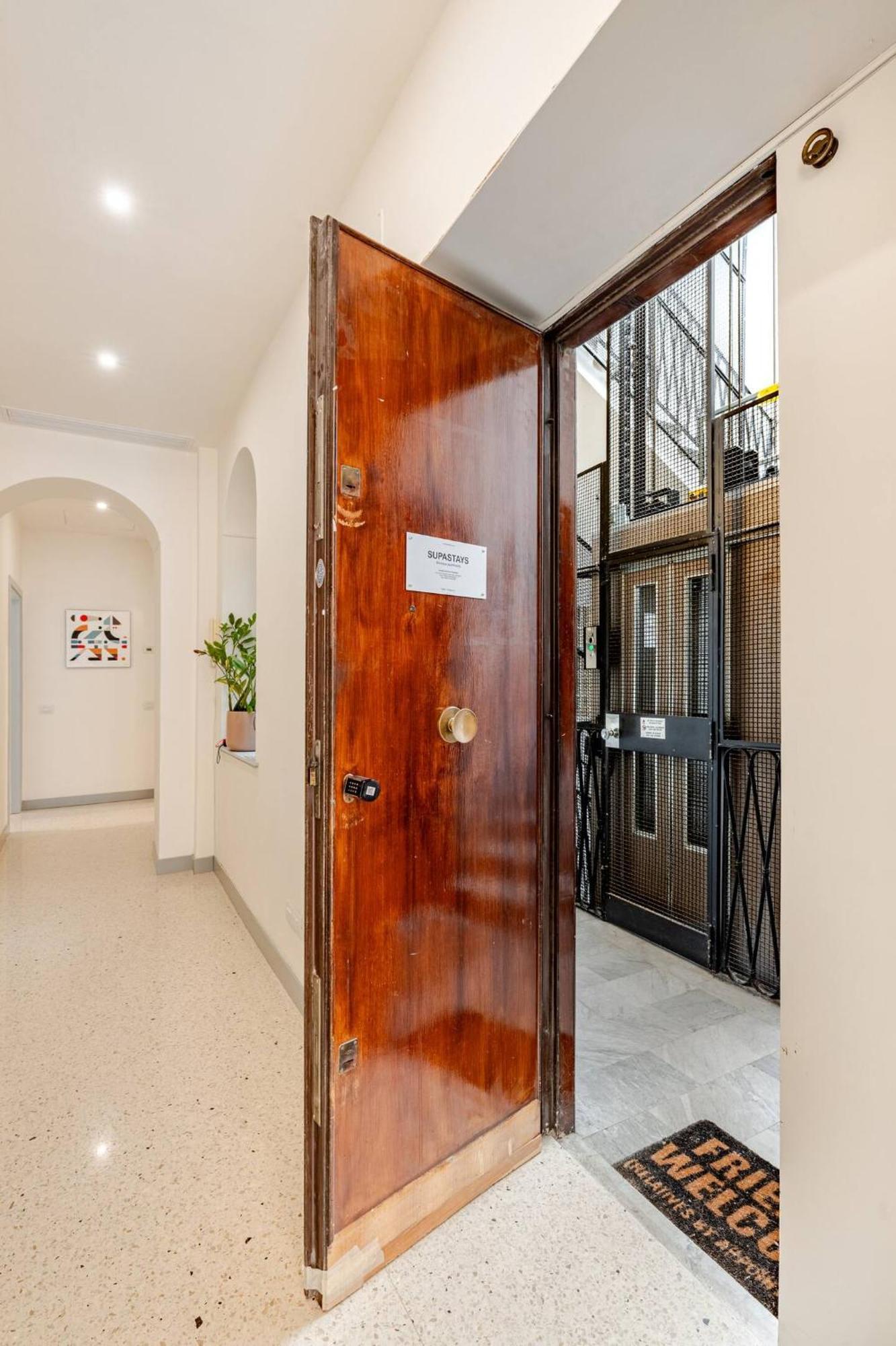 Boutique Via Veneto Apartment By Supastays — Photos 2